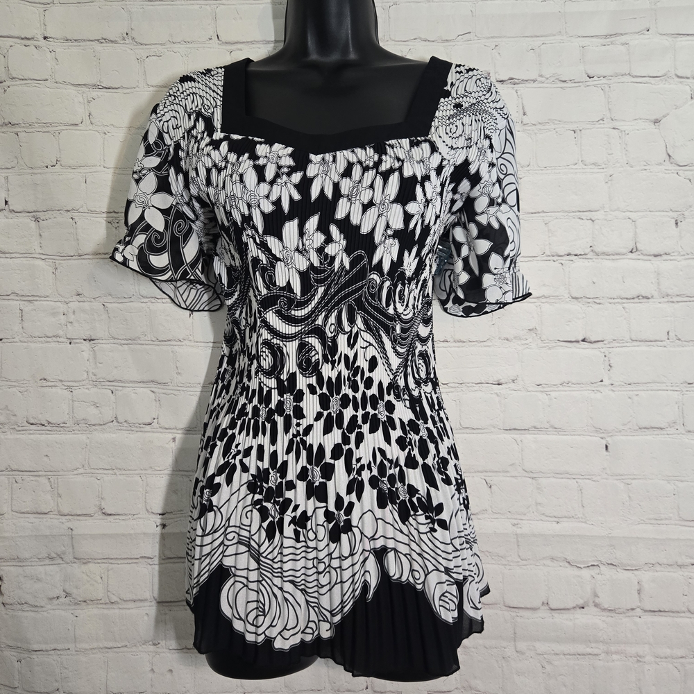 NICOLA Black and White Floral according pleate Blouse Square Neck Fairy Retro Lg